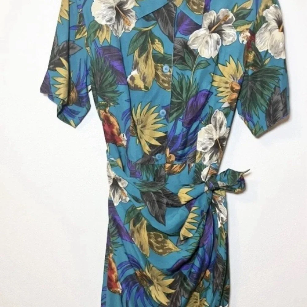 VNTG Tropical Floral Teal Wrap Midi Dress Colorful Hawaiian Parrot USA‎